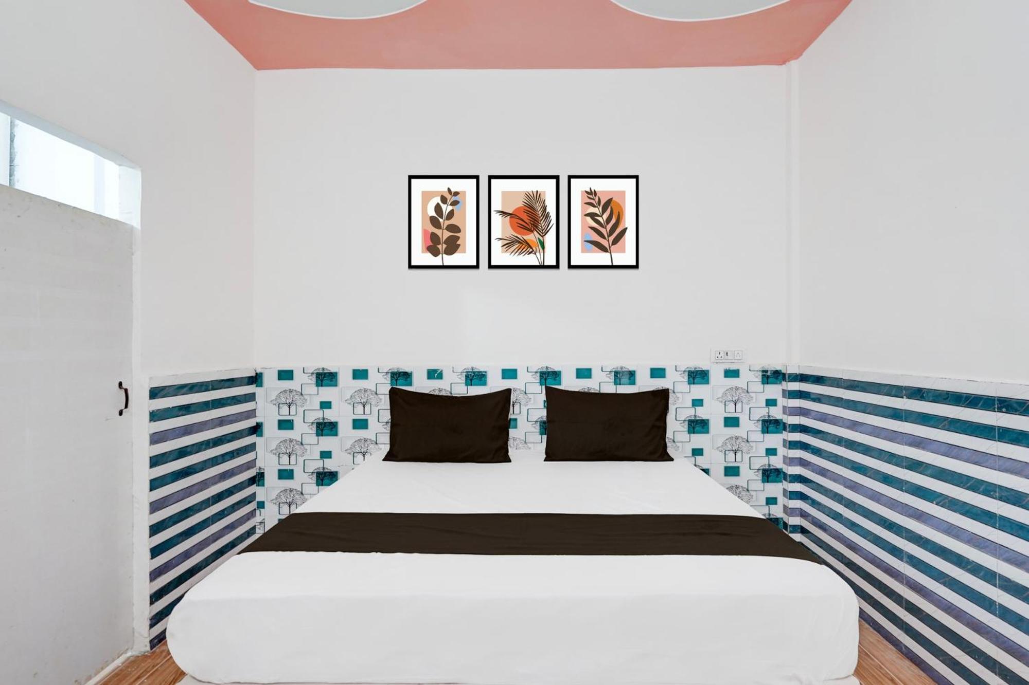 Hotel O Golden Bird Нойда Экстерьер фото
