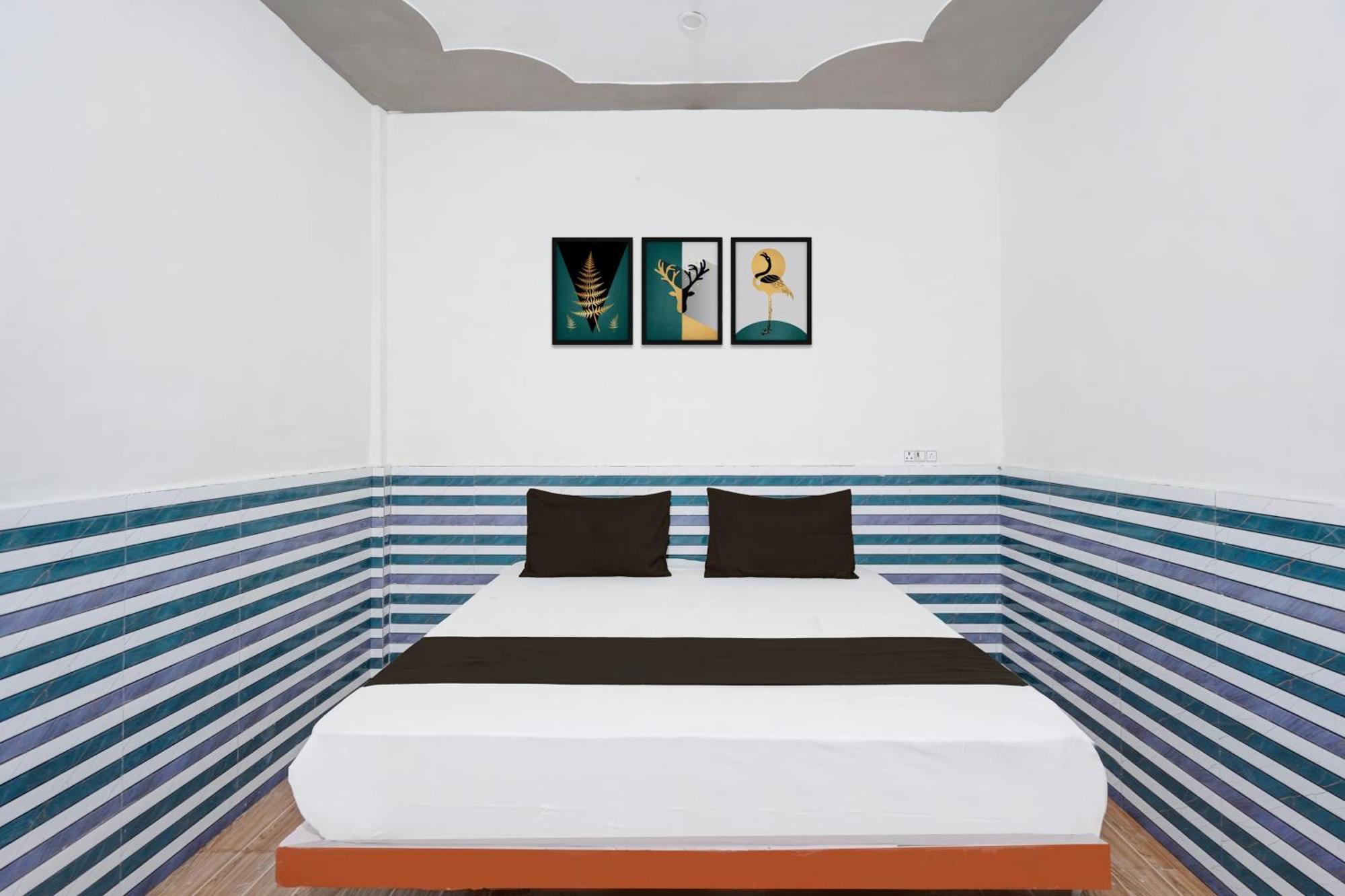 Hotel O Golden Bird Нойда Экстерьер фото