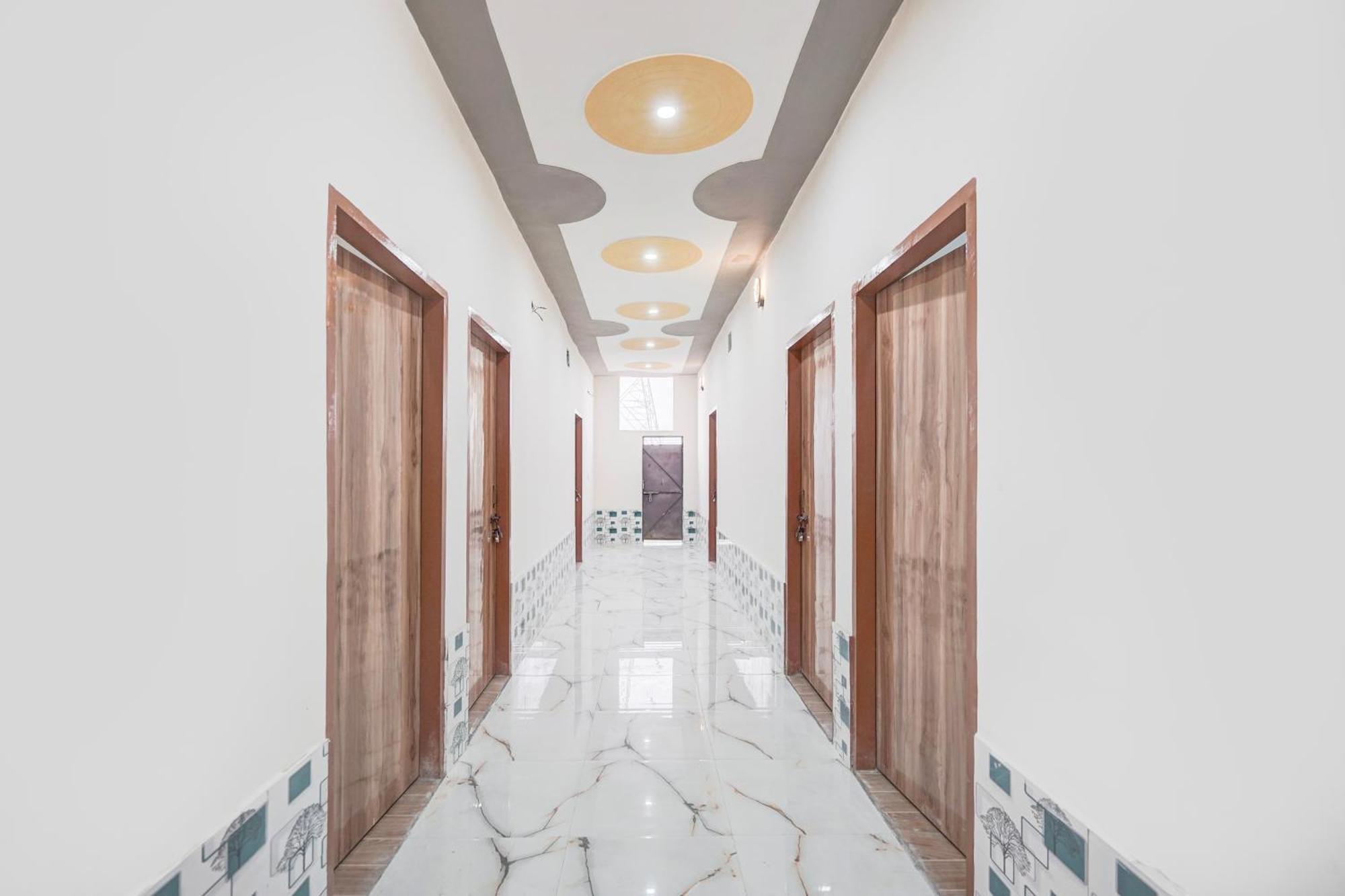 Hotel O Golden Bird Нойда Экстерьер фото