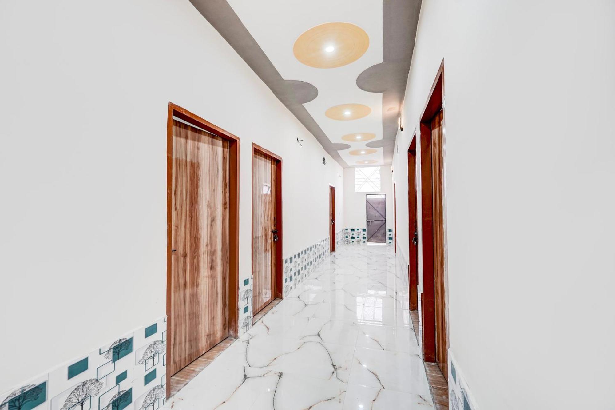 Hotel O Golden Bird Нойда Экстерьер фото